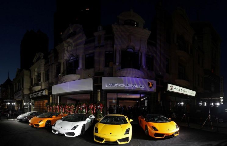 lamborghini_dalian_opening_low